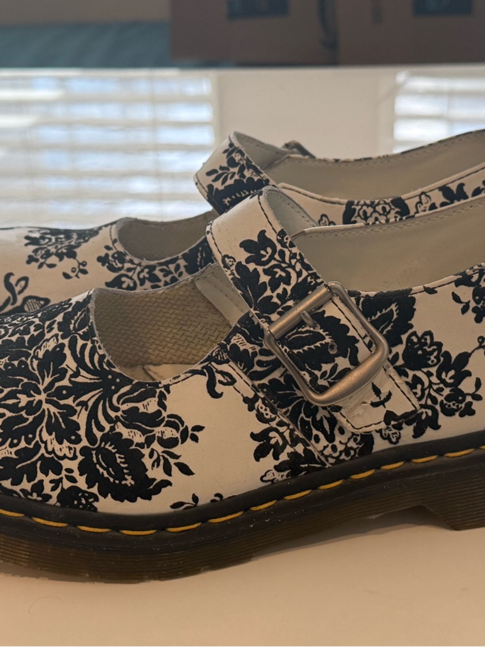 Vintage Dr Martens Velvet Floral Mary
Jane Womens US 9 Black White
Flocked Rare - Picture 2 of 6